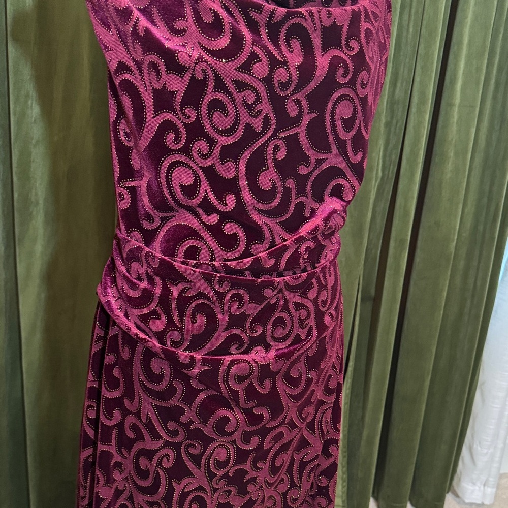 Jessica Howard Velvet Midi Dress in Deep Burgundy - Picture 3 of 5